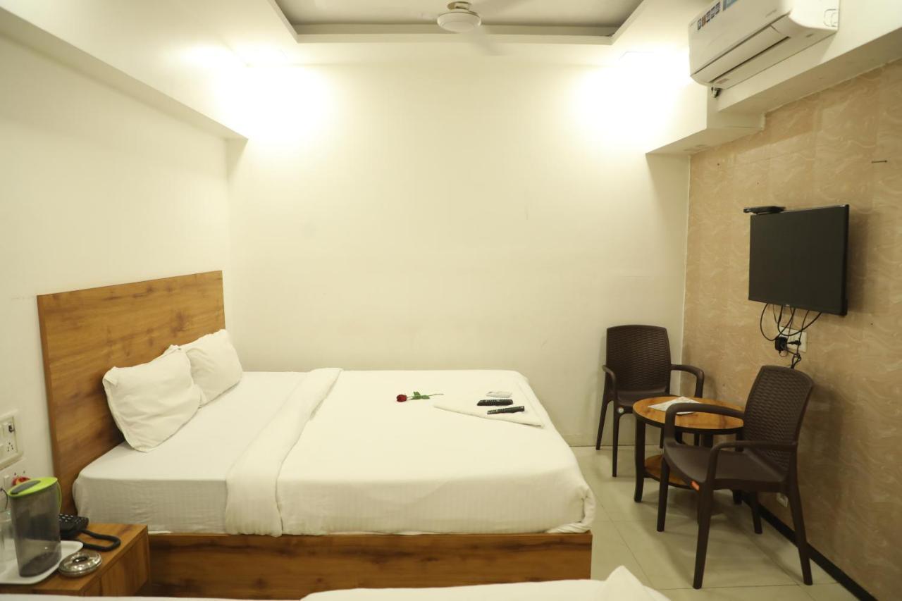 מומביי Hotel Shiv Leela Grand מראה חיצוני תמונה